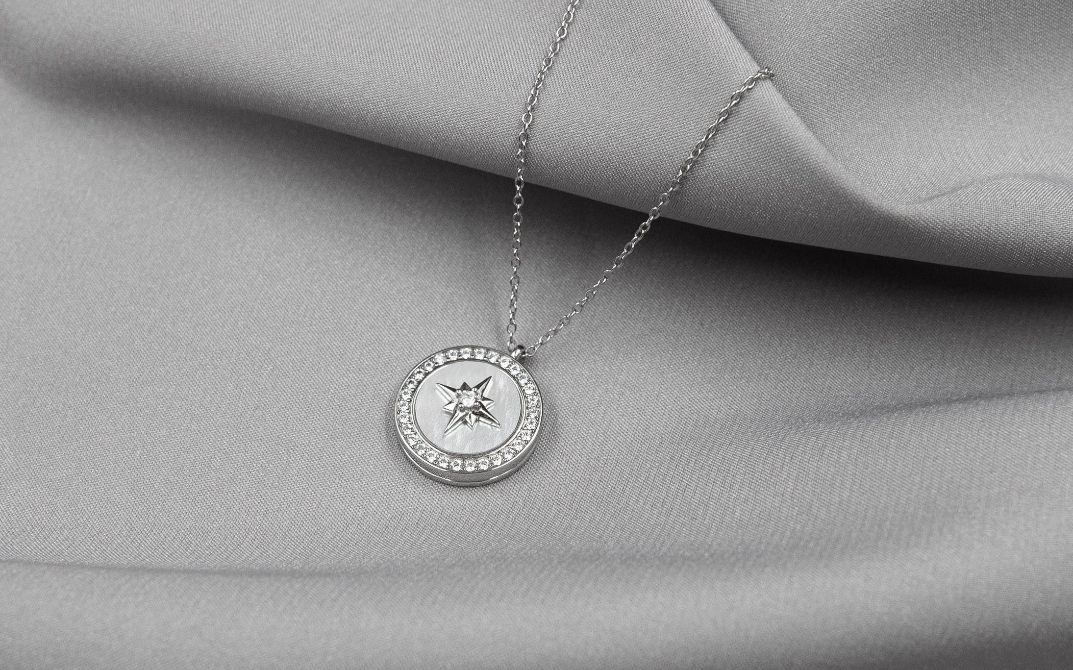 LUNA LOCKET - MILA CANTES